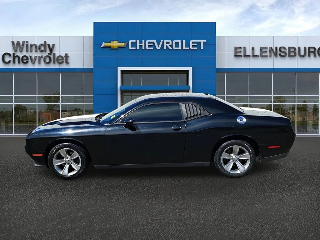 Used 2016 Pitch Black Clearcoat Dodge SXT image 4