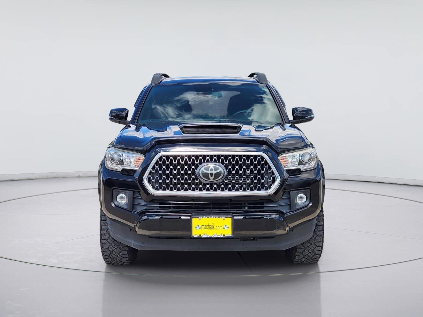 2019 Toyota Tacoma photo 2 of 33