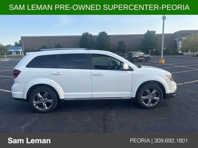 Used 2016 White Dodge Crossroad image 3