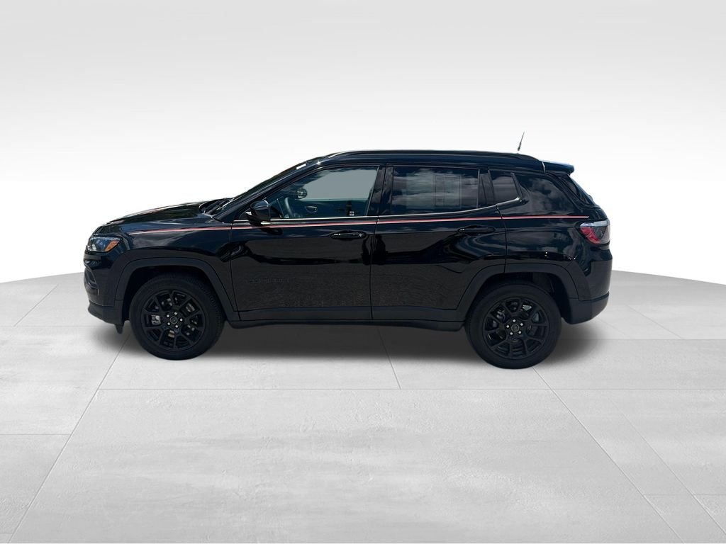 Used 2025 Black Jeep Latitude image 3
