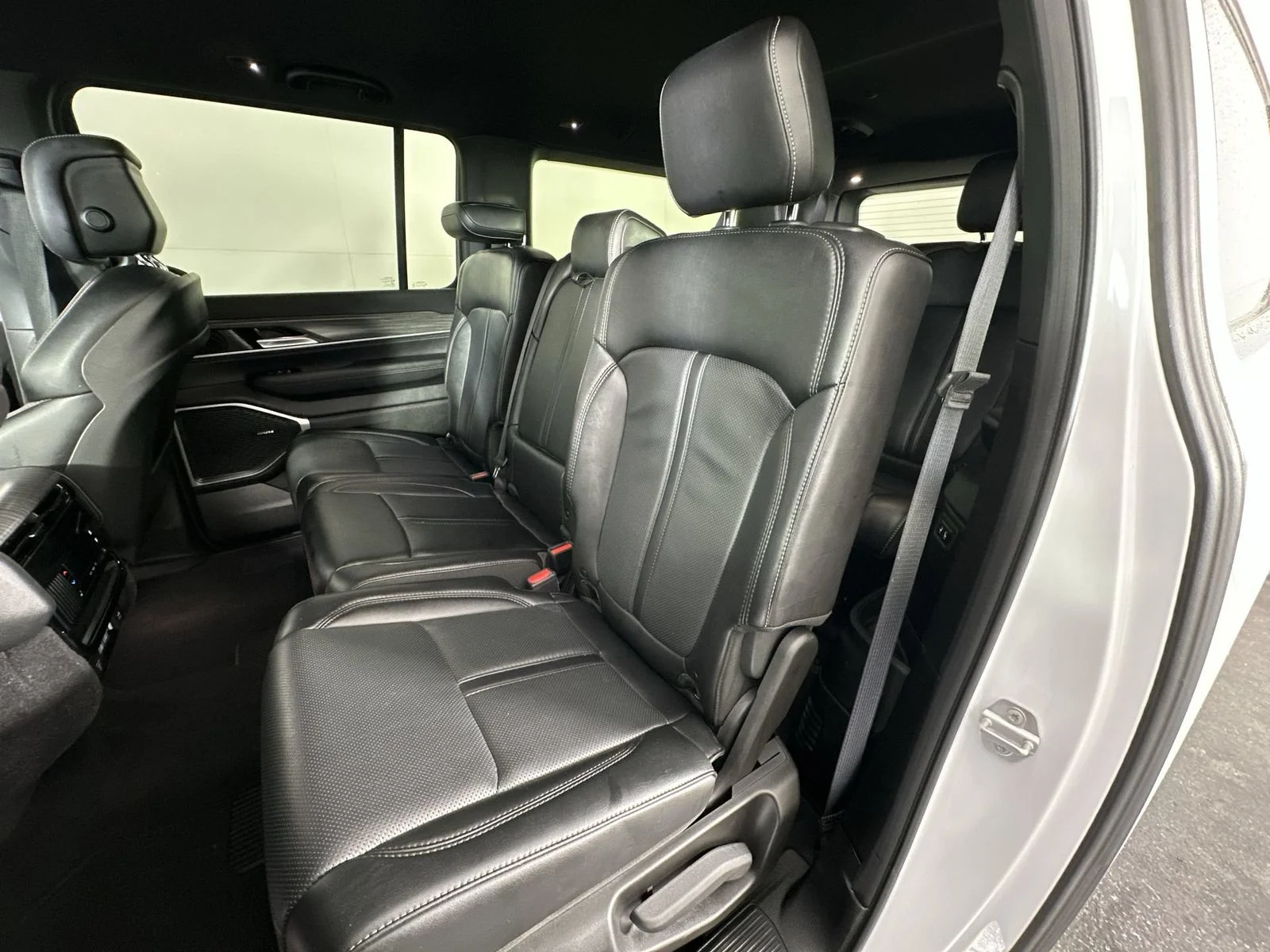 Used 2024 White Jeep Series III image 22