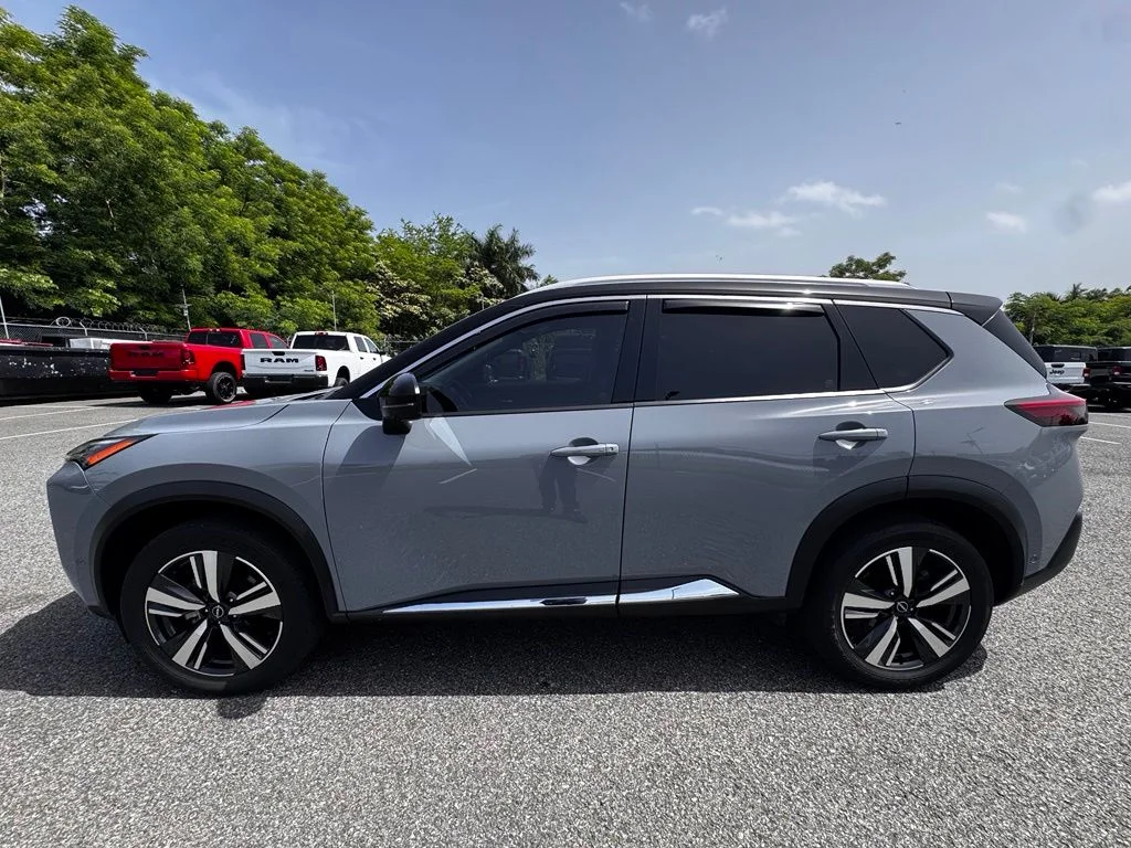 Used 2023  Nissan SL image 8
