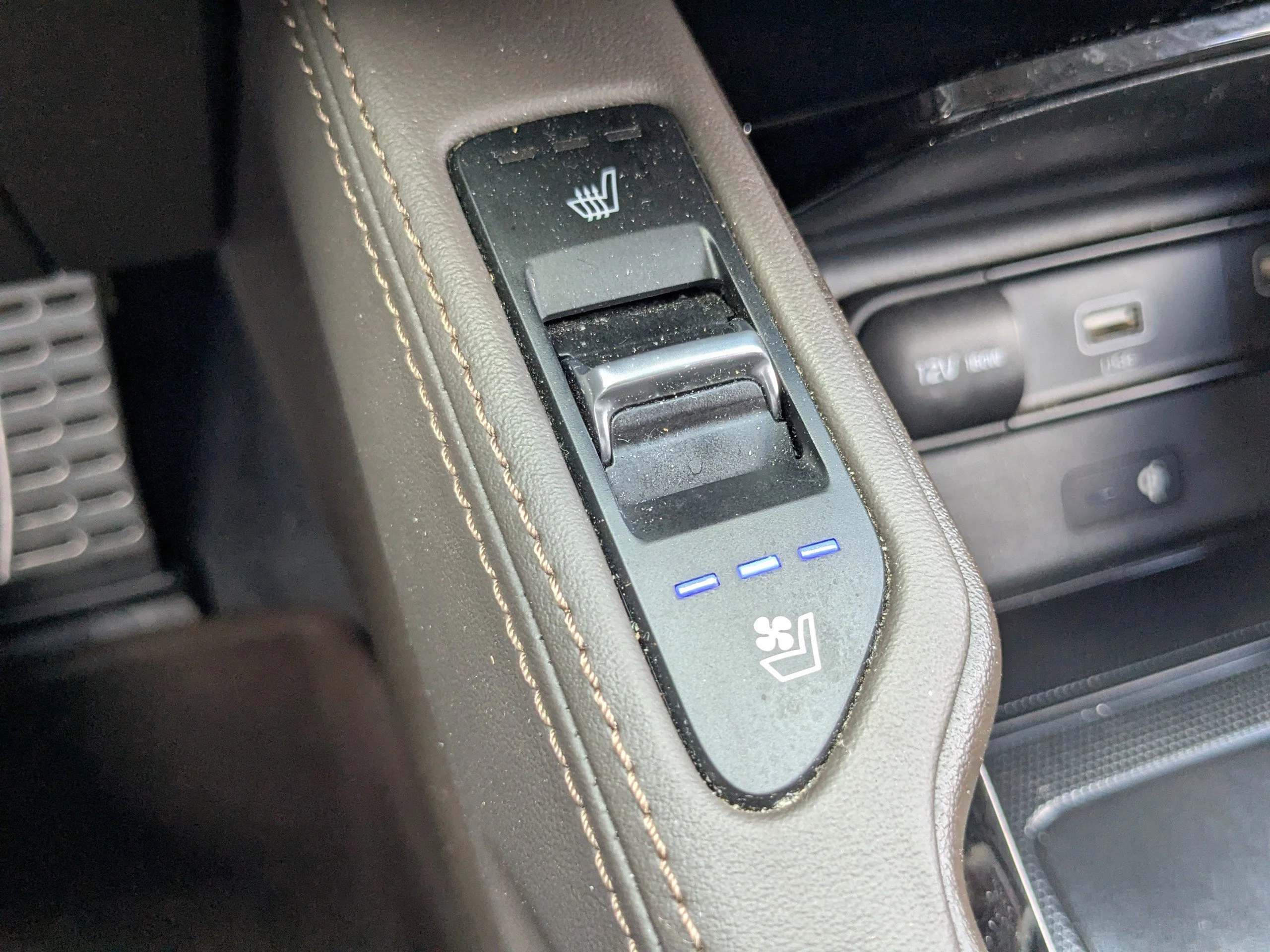 Used 2022 White Kia SX image 28