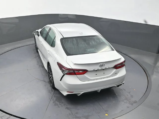 Used 2022 White Toyota SE image 27