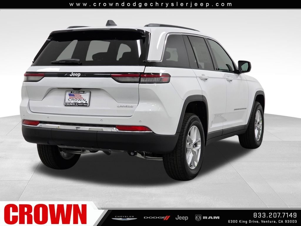 New 2026 Bright White Clear-Coat Exterior Paint Jeep Laredo image 5
