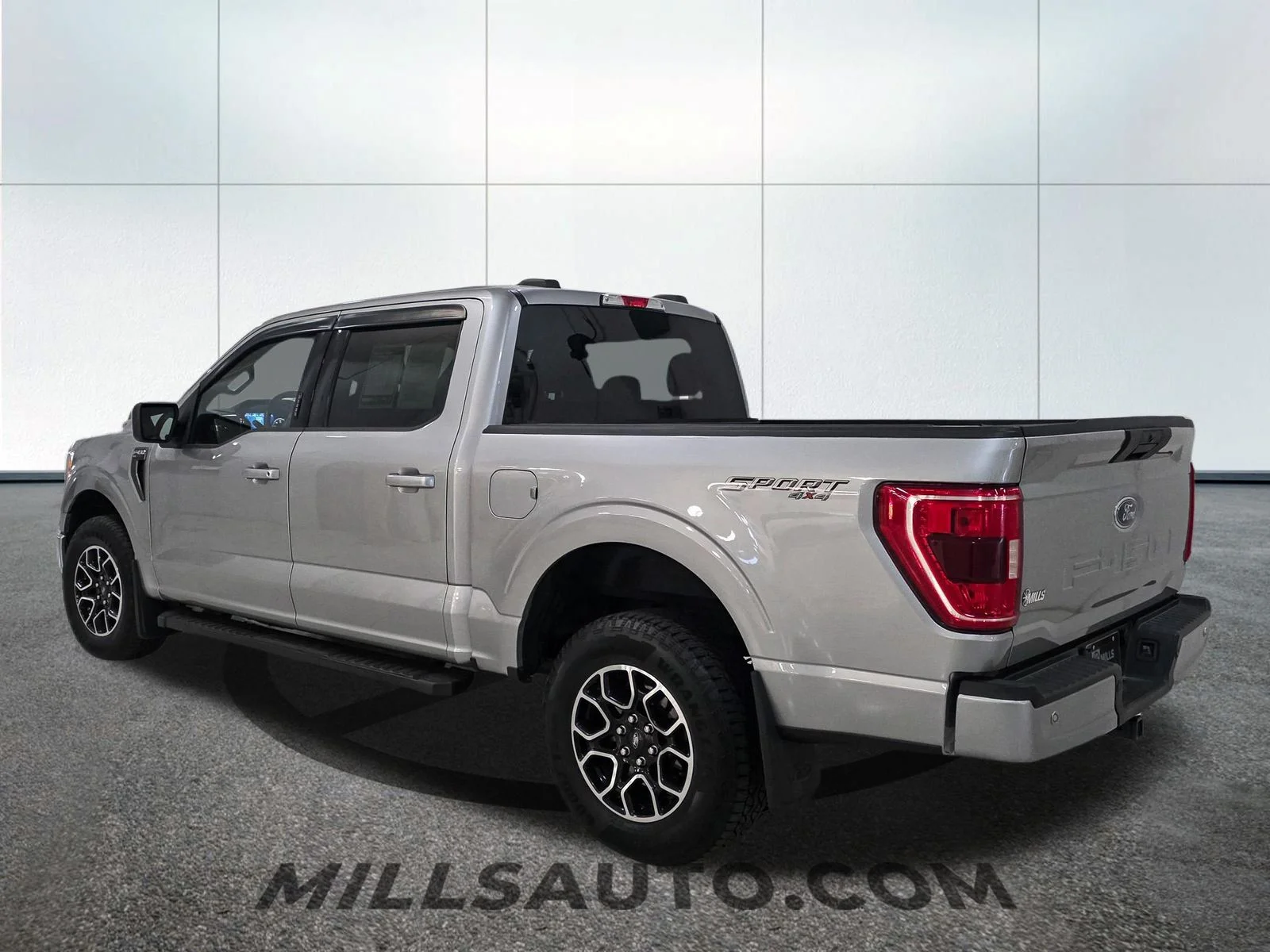 Used 2022 Silver Ford XLT image 4