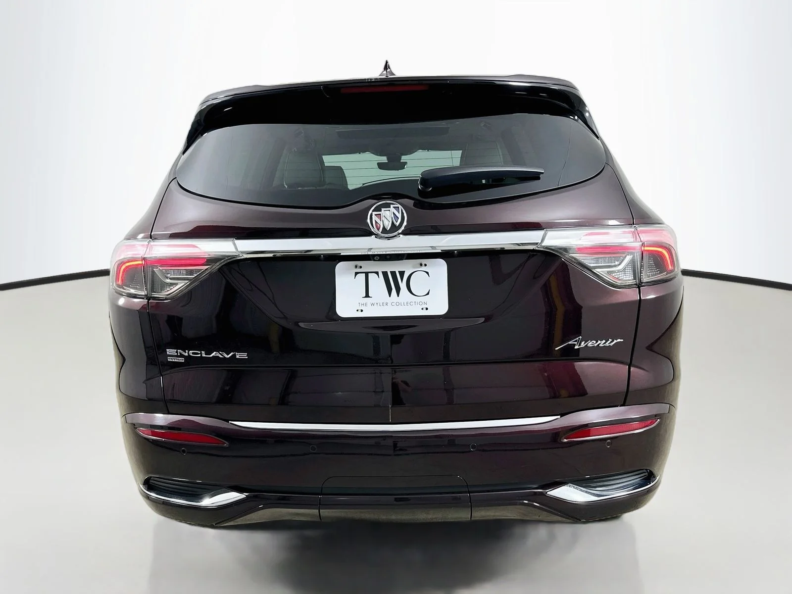 Used 2022 Red Buick  image 6
