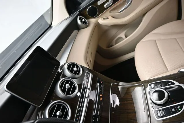 Used 2019 Black Mercedes-Benz GLC 300 image 18