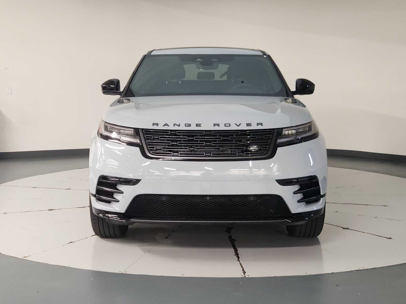 Used 2026 Arroios Grey Metallic Land Rover Dynamic SE image 9