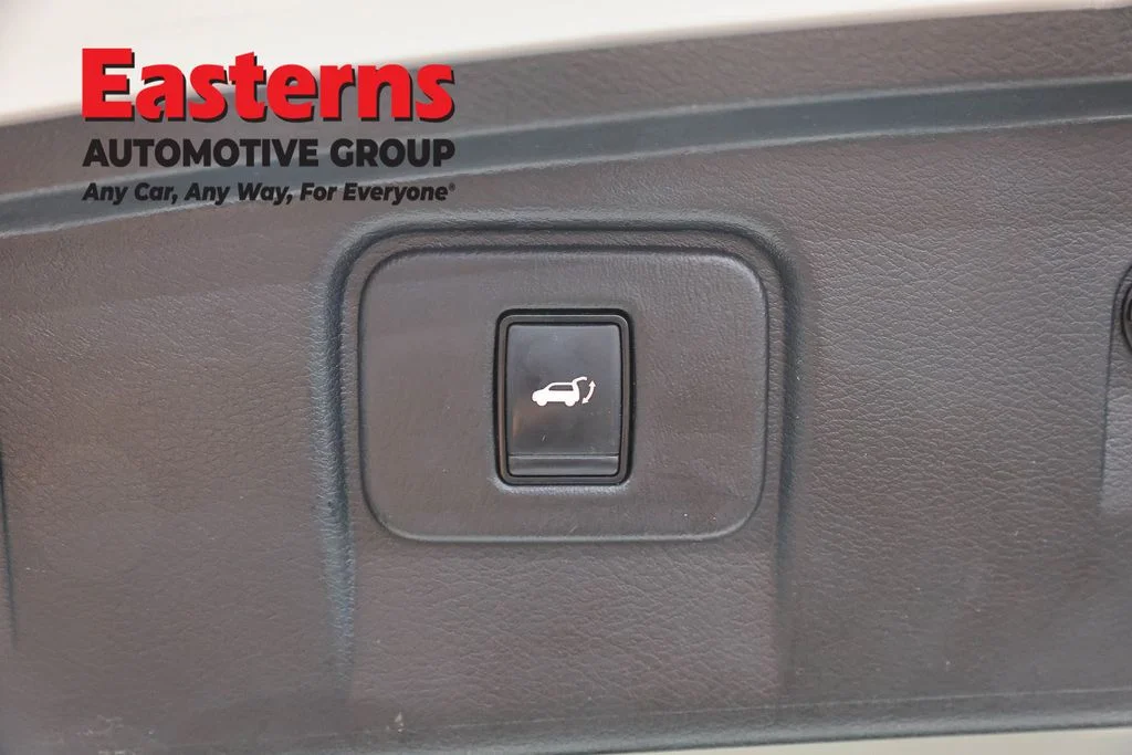 Used 2023 White Nissan SL image 23