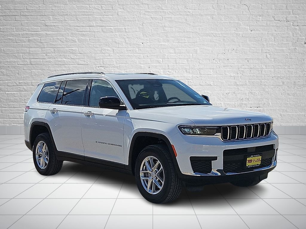 New 2026 Bright White Clear-Coat Exterior Paint Jeep Laredo image 6