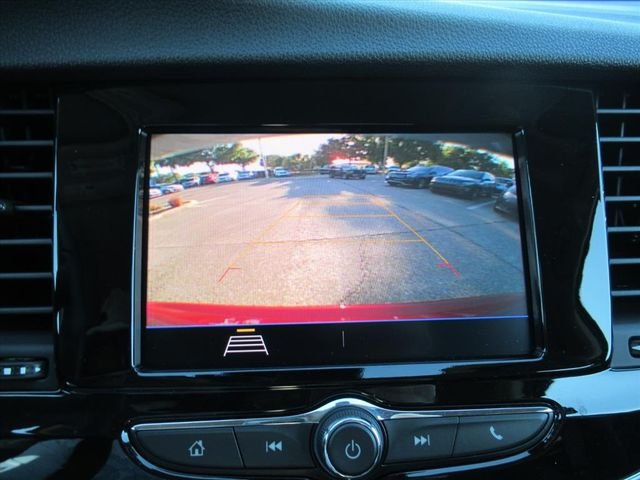 Used 2022  Buick Preferred image 25