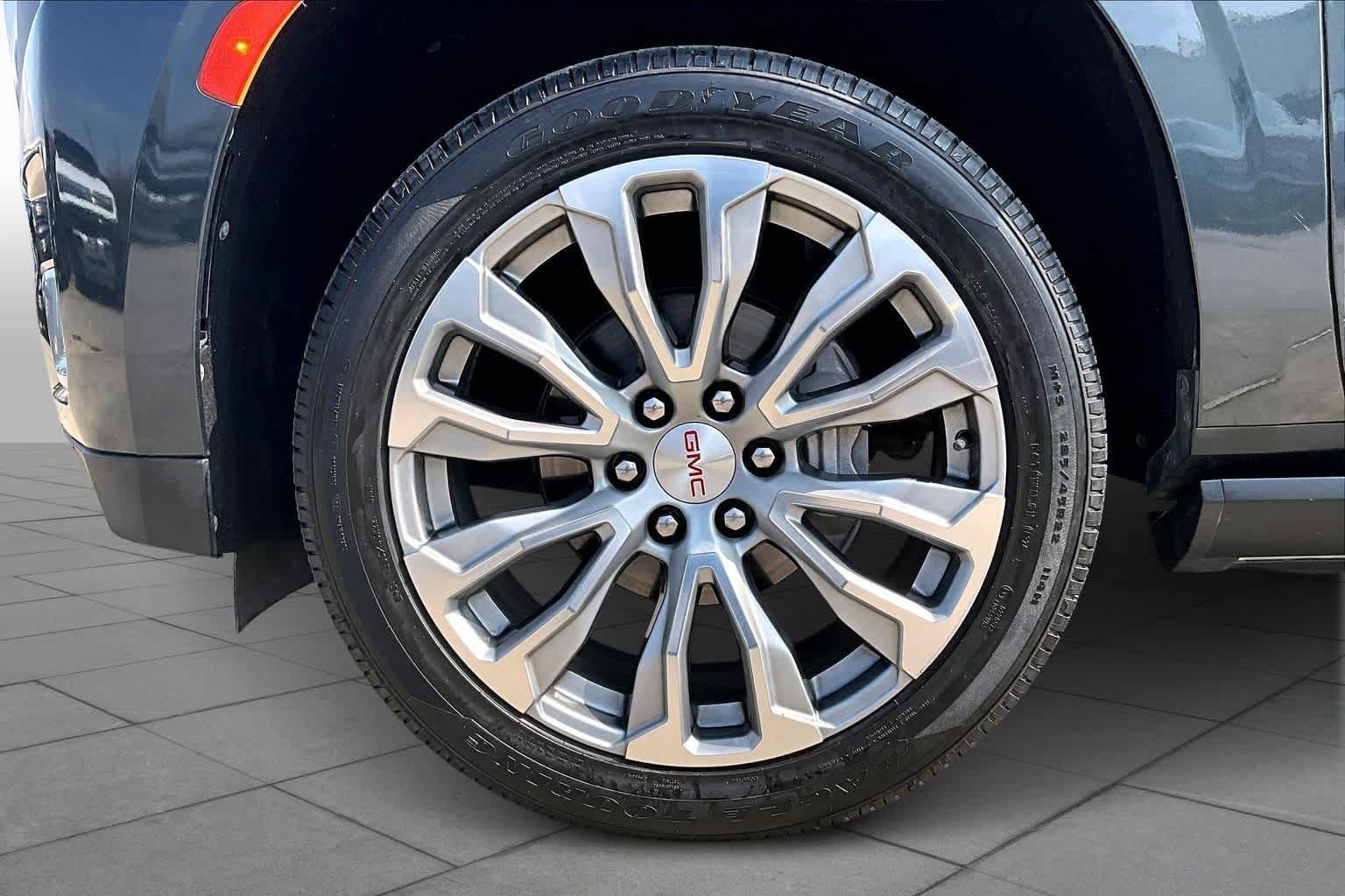 2021 GMC Yukon Denali - Photo 29