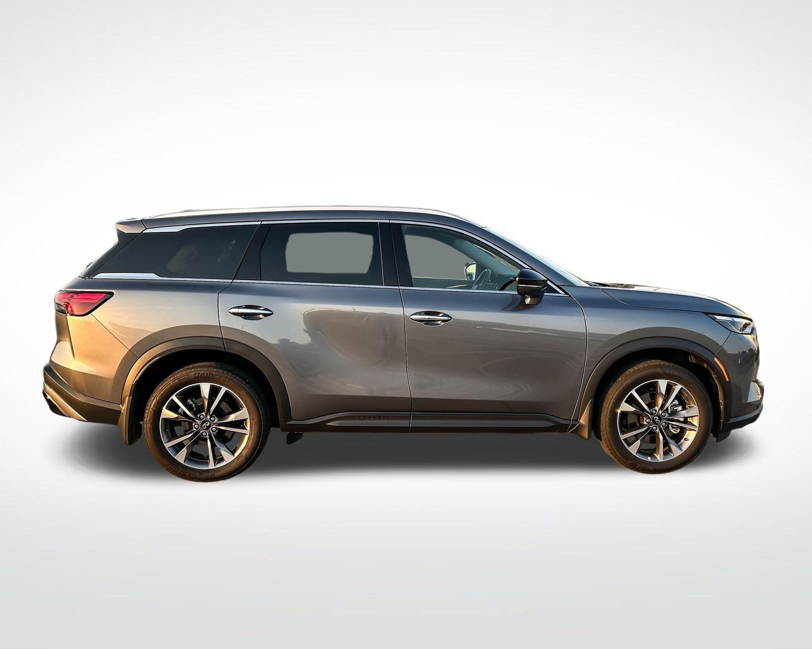 Certified Used 2024 Gray INFINITI LUXE image 4