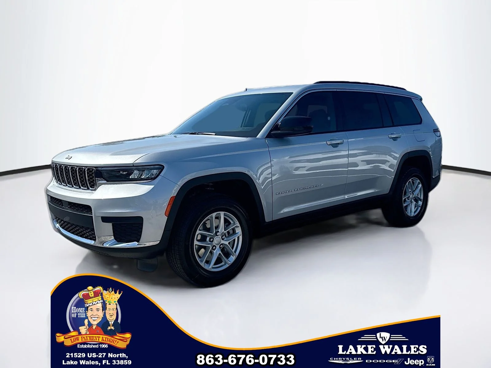 New 2026 Silver Zynith Exterior Paint Jeep Laredo X image 2
