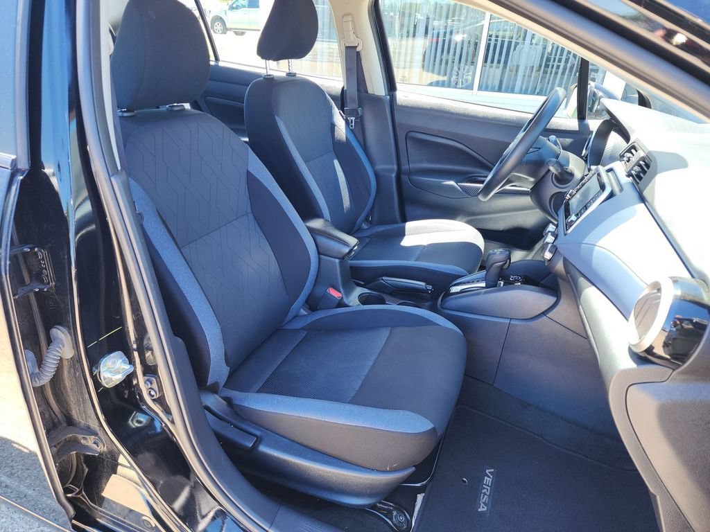 Used 2023  Nissan SV image 23