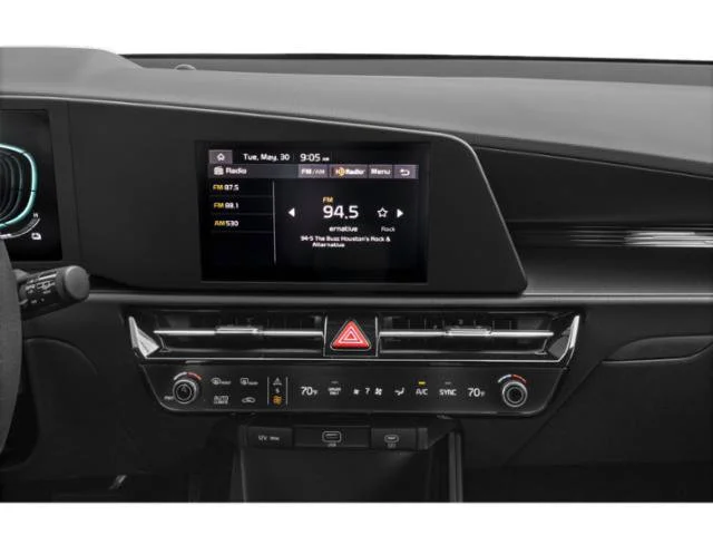 Used 2024 Snow White Pearl Kia LX image 14