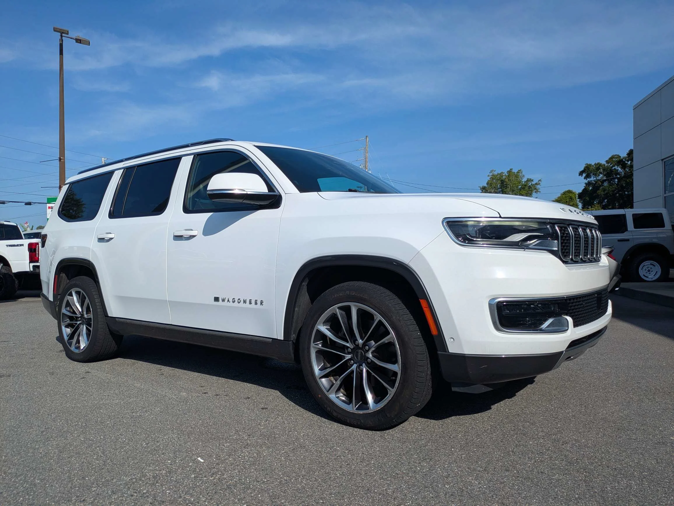 Certified Used 2022 Bright White Clearcoat Jeep Series III w/Leather Quad Buckets, Panoramic Moonroof, 10.25 Screen, & 3rd Row Seat image 2