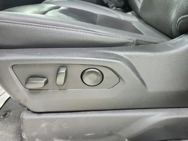 Used 2025 Silver GMC SLT image 11