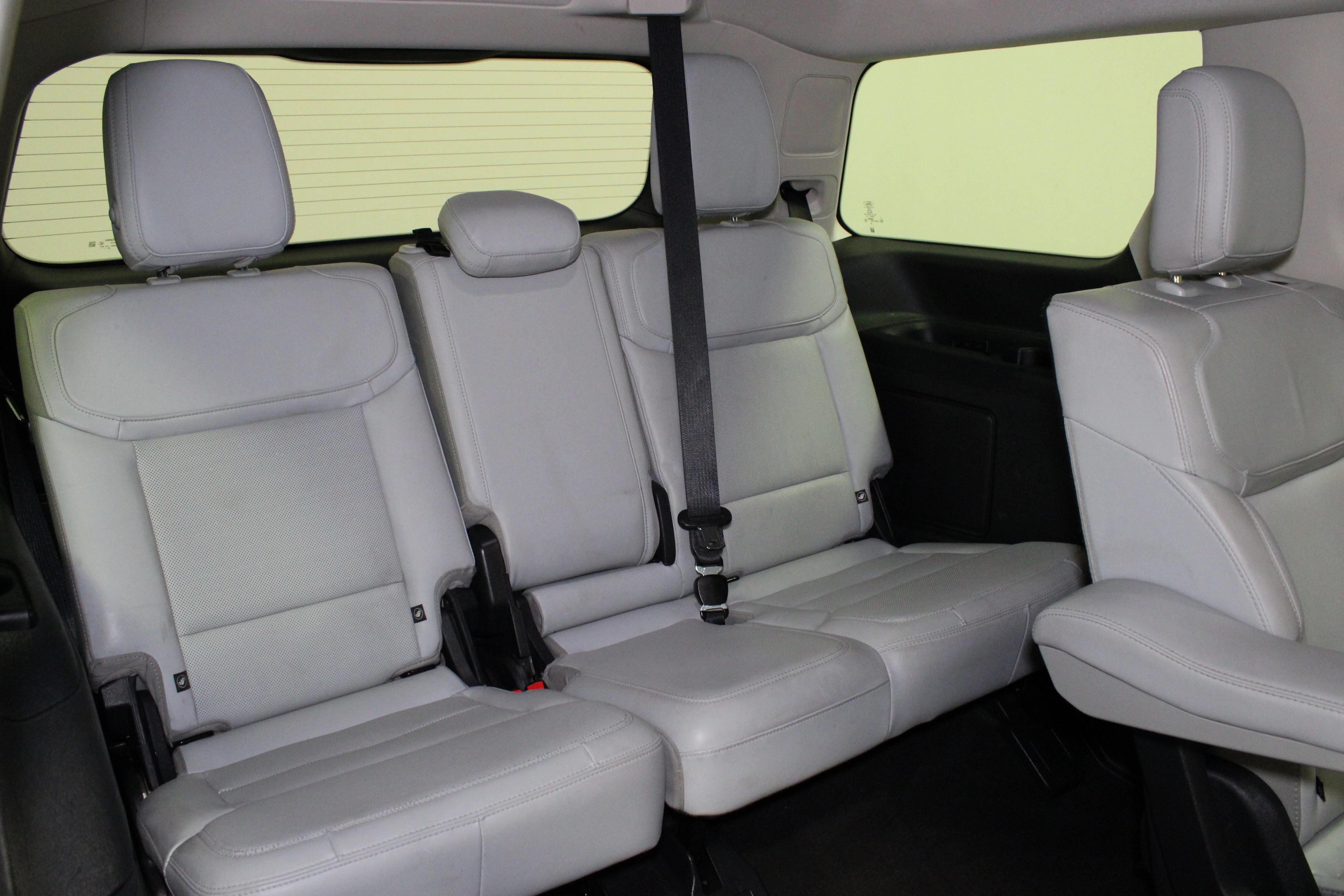Used 2025 Black Metallic Ford Platinum image 20