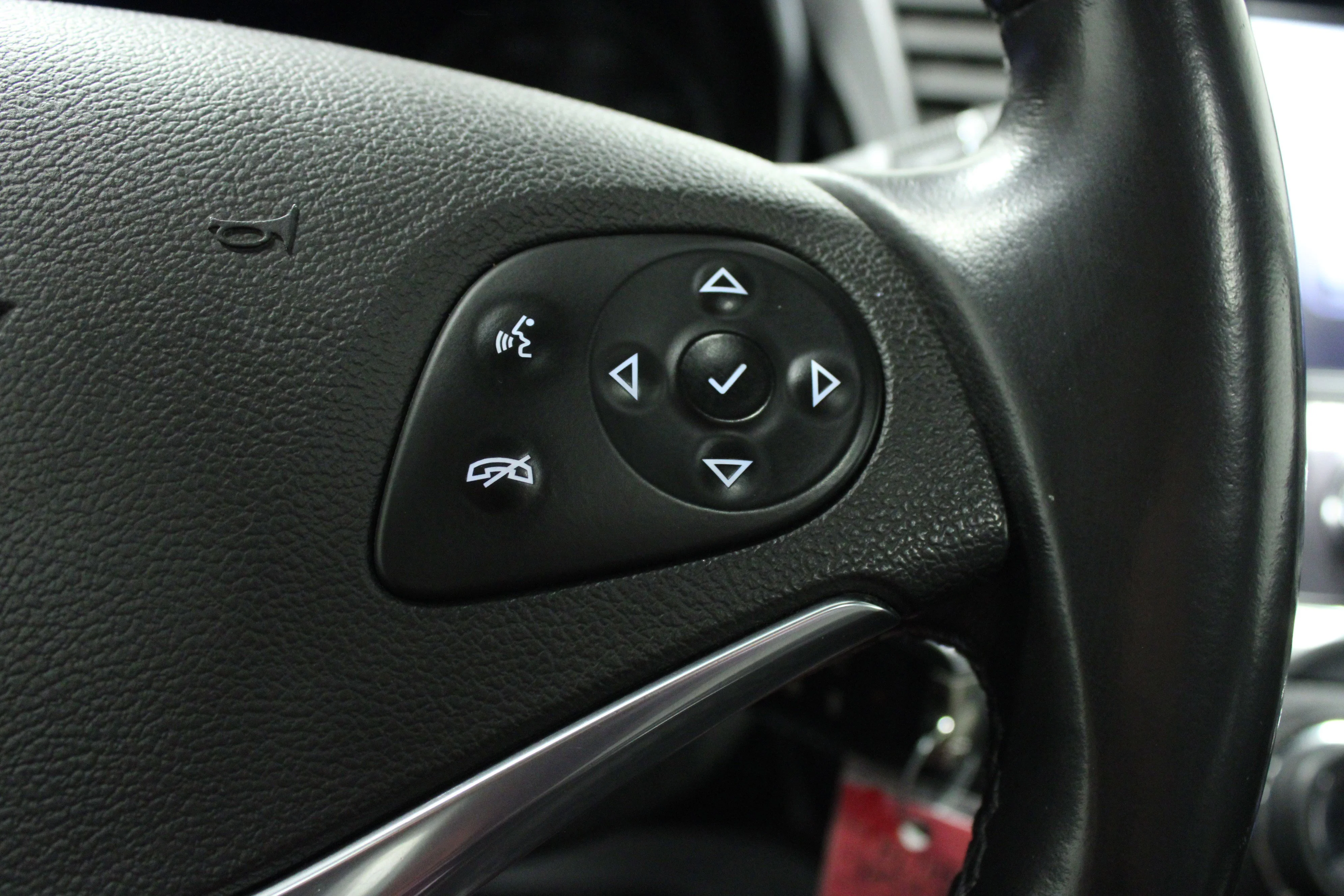Used 2015 SILVER ICE METALLIC Chevrolet LT image 20