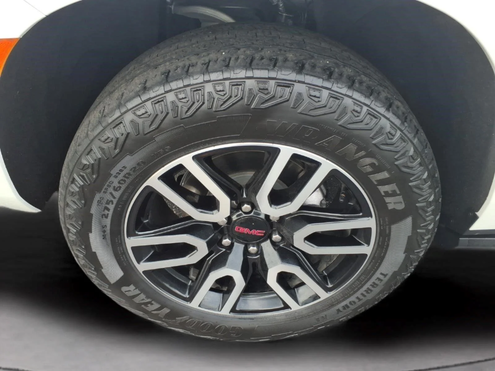 Used 2024 White Frost Tricoat GMC AT4 image 9