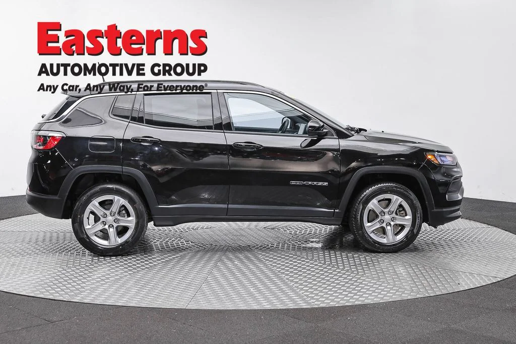 Used 2023 Black Jeep Latitude image 4