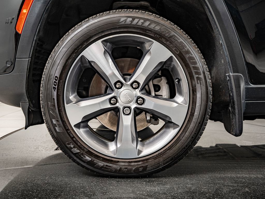 Used 2022 Diamond Black Crystal Pearlcoat Jeep 4xe image 10