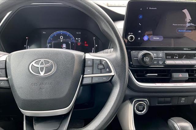 Certified Used 2025 WIND CHILL PEARL Toyota  image 25