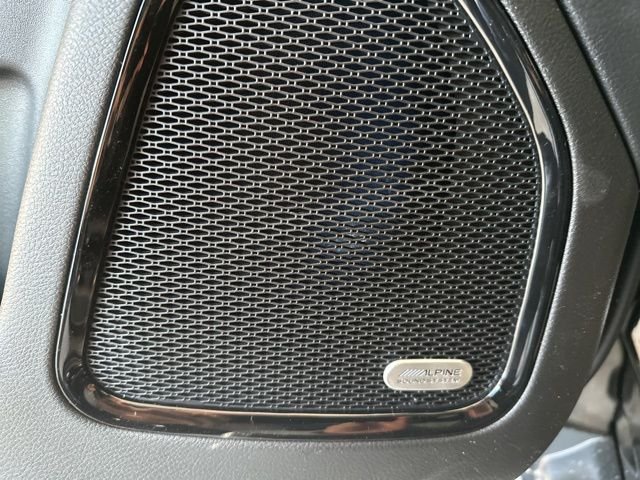 New 2026 Diamond Black Crystal Pearlcoat Jeep Latitude image 18