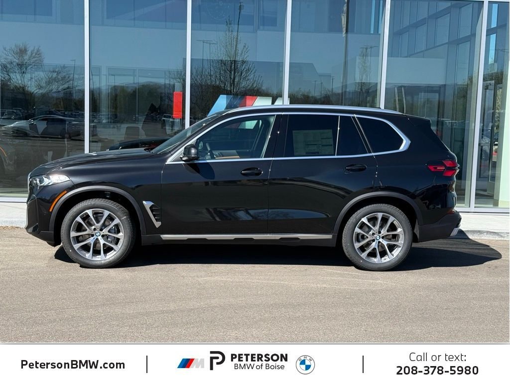 New 2026 Black Sapphire Metallic BMW xDrive40i image 2