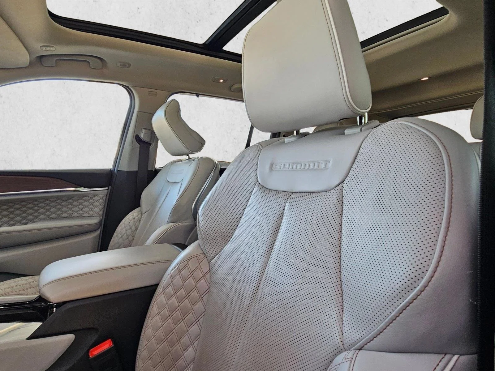 Used 2022 Bright White Clearcoat Jeep Summit image 14