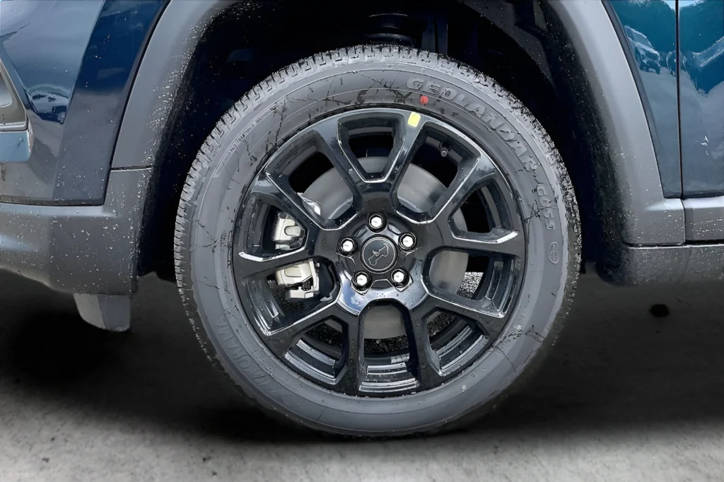 New 2026 Fathom Blue Pearl Coat Jeep Latitude image 12