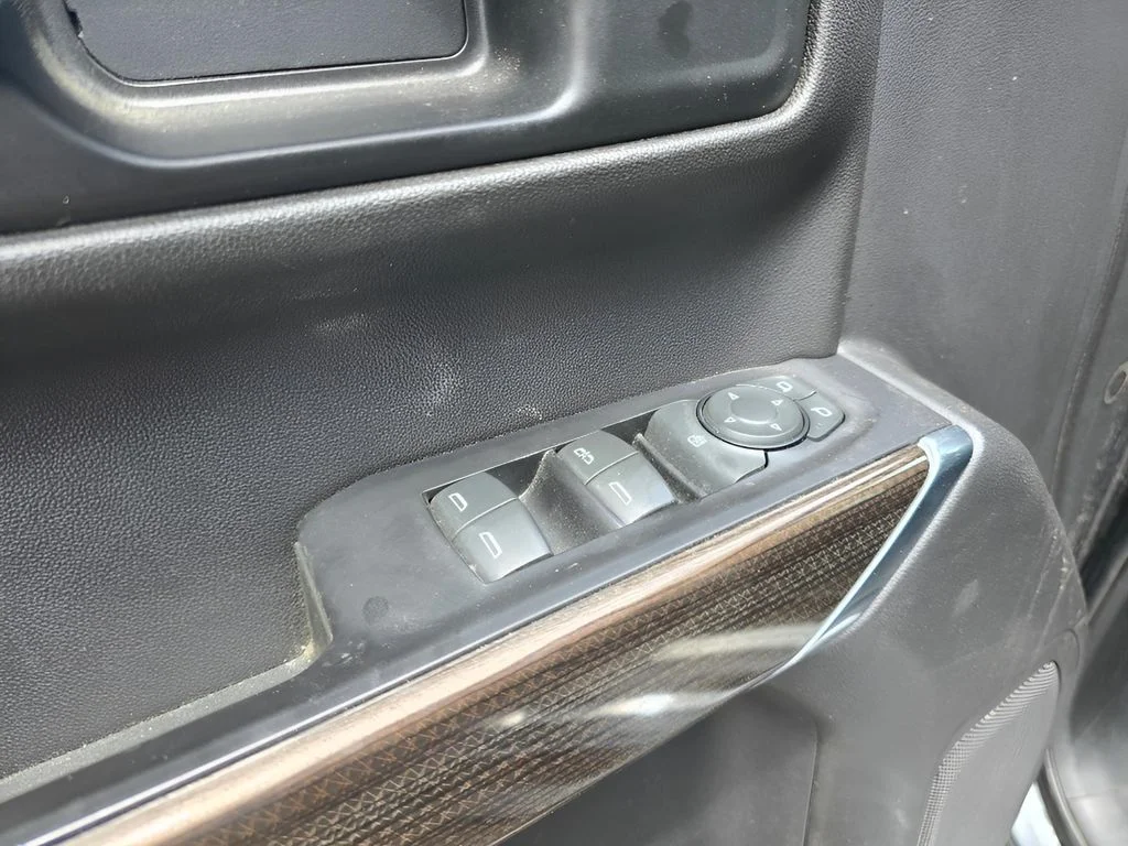 Used 2020 Shadow Gray Metallic Chevrolet LT image 20