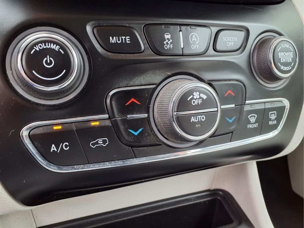 Used 2020 White Jeep Limited image 23