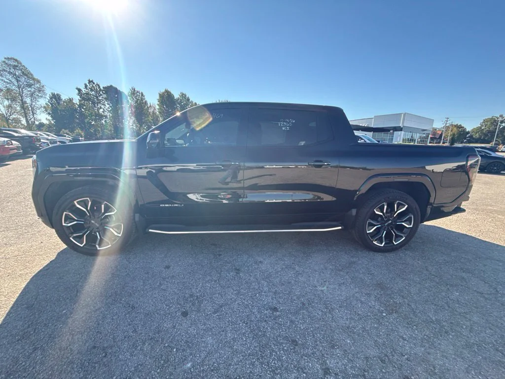 Used 2025 Black GMC Denali image 2