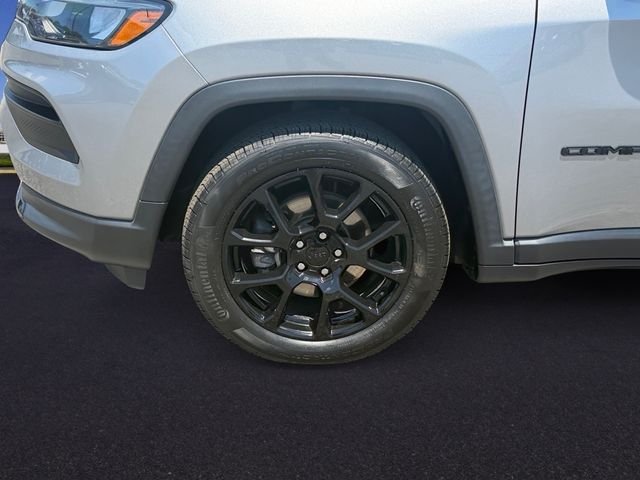Certified Used 2022 Billet Silver Metallic Jeep Latitude image 8