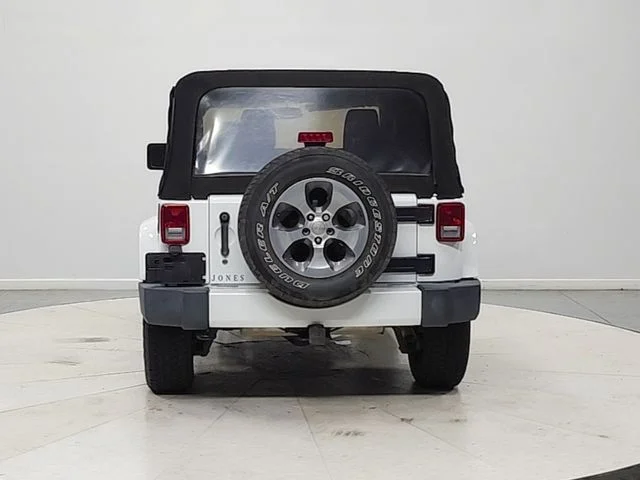 Used 2016 White Jeep Sahara image 6