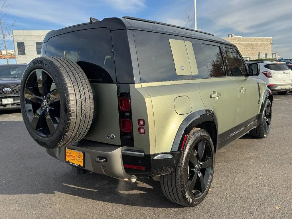 Used 2022 Green Land Rover X-Dynamic HSE image 3