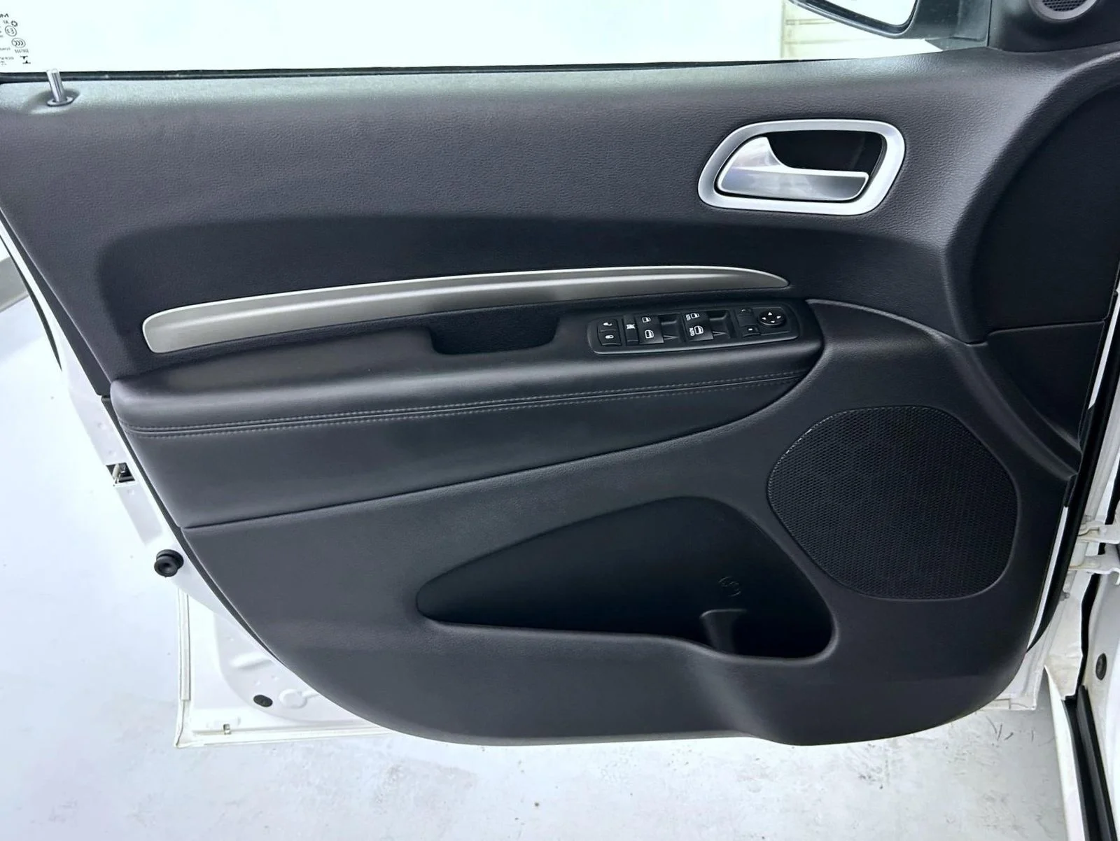 Used 2020 White Dodge SXT Plus image 9