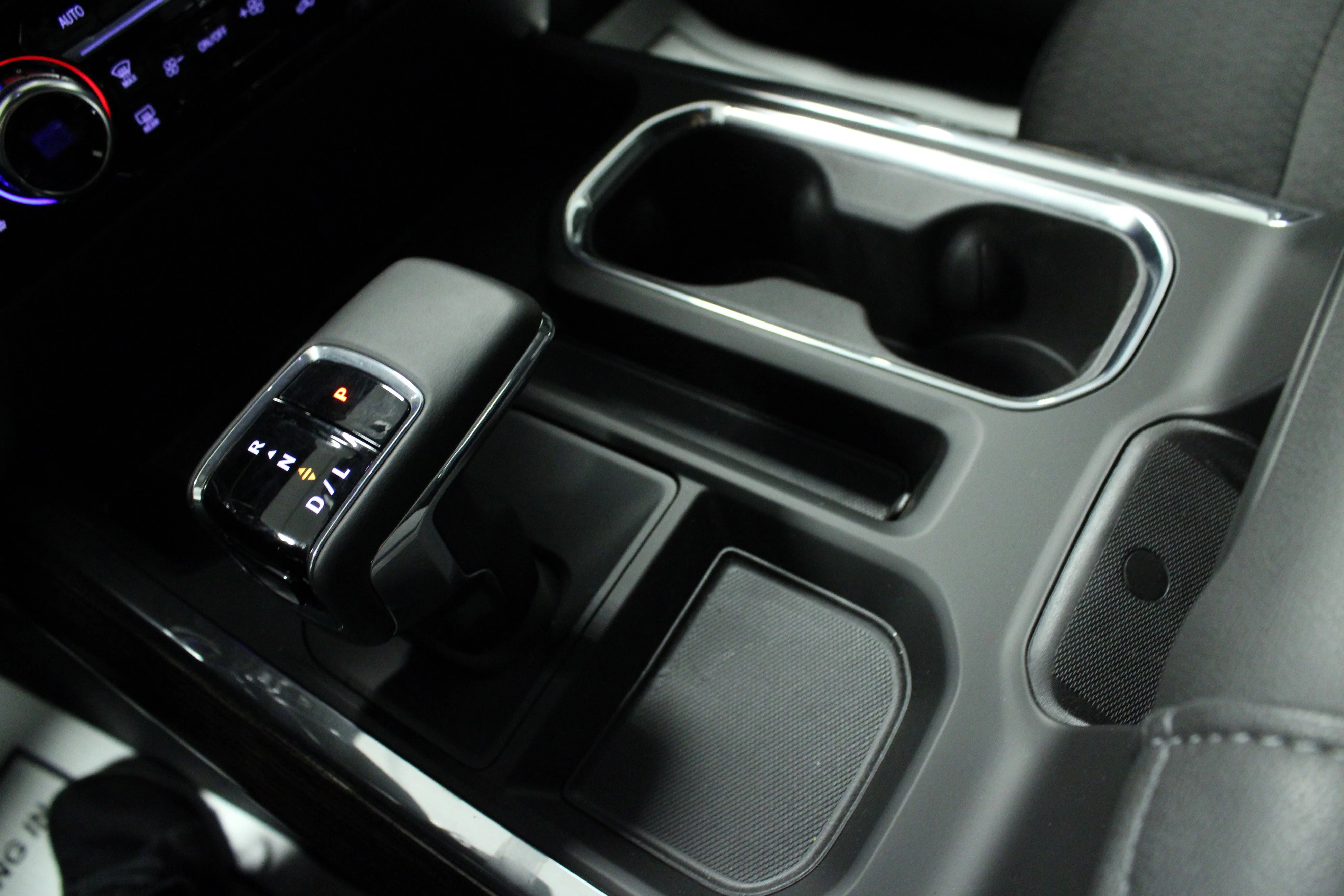 New 2025 Onyx Black GMC Elevation image 23