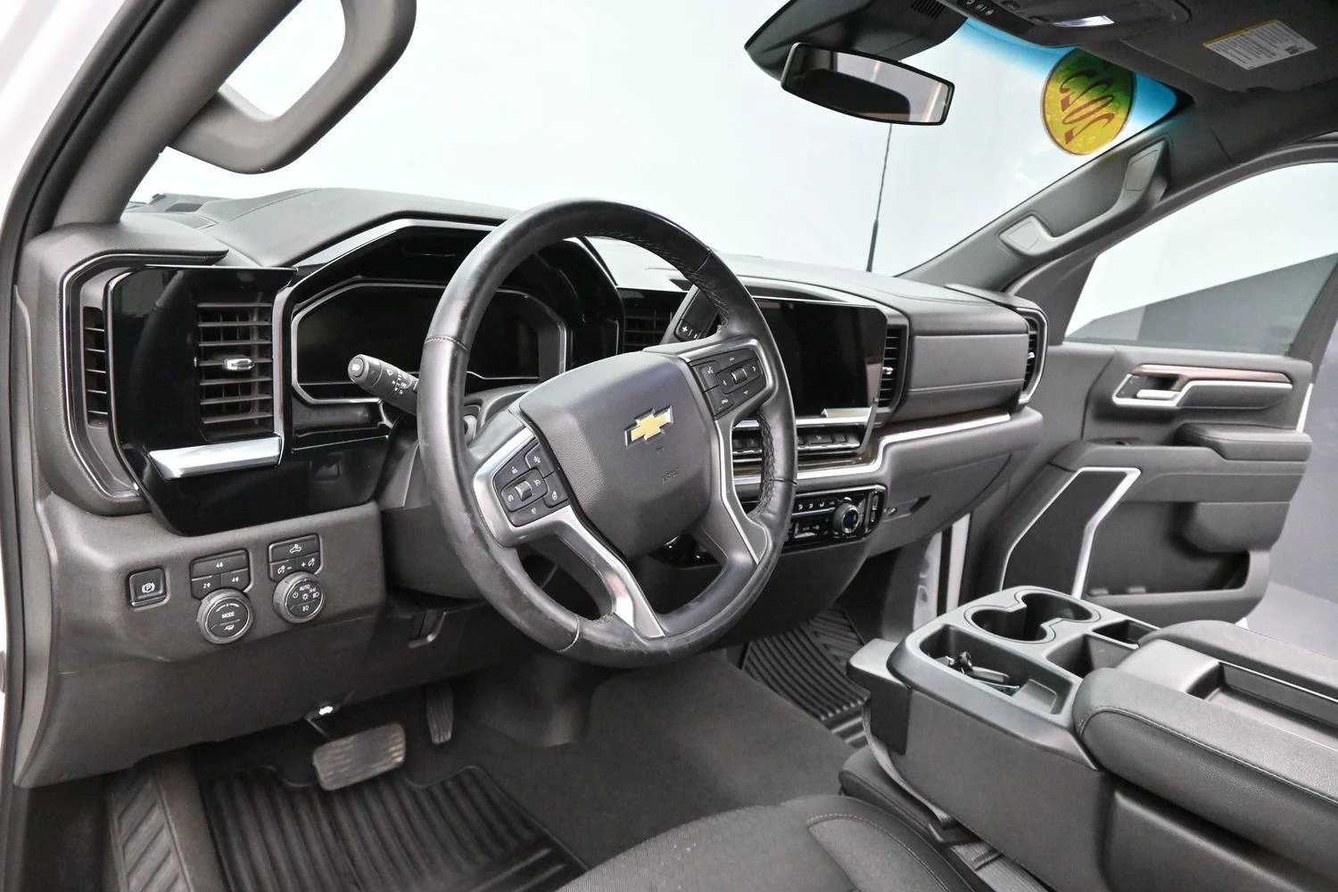 Used 2025 Summit White Chevrolet LT image 16