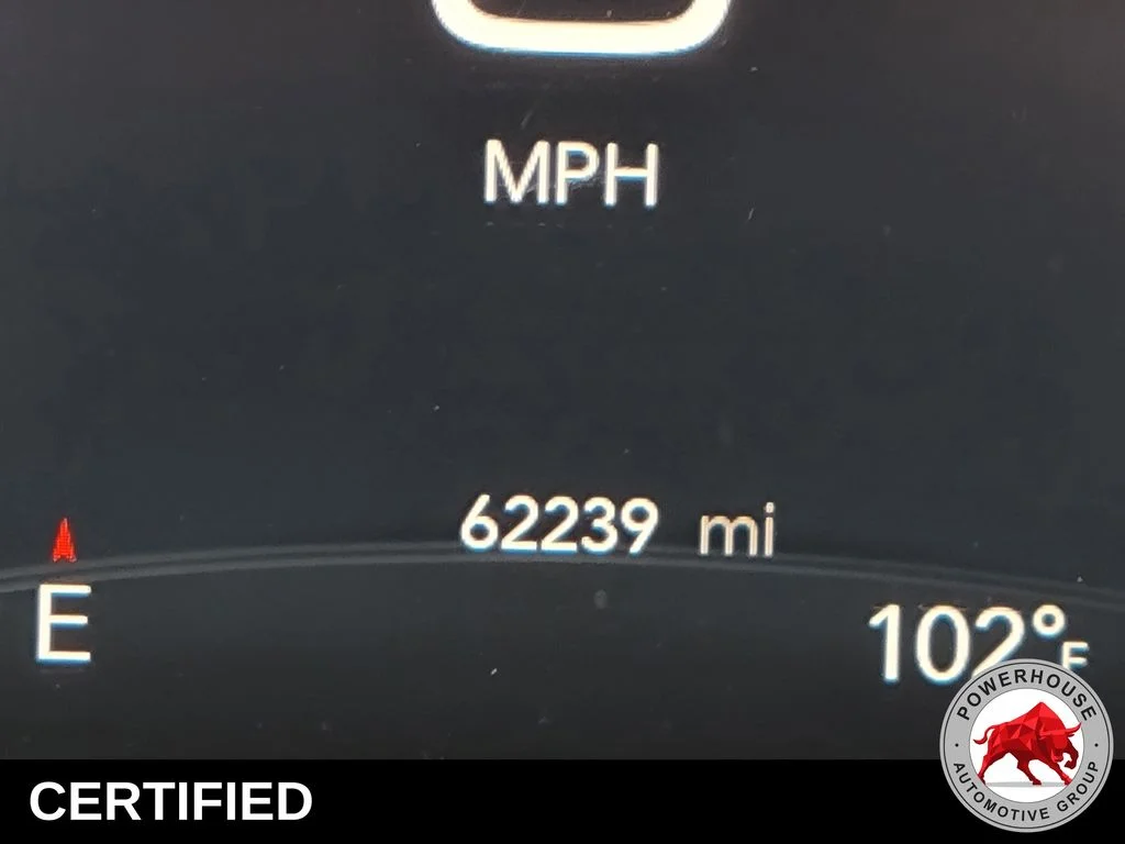 Used 2023 White Chrysler Limited image 37