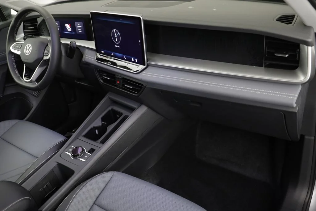 New 2026 Silver Volkswagen 2.0T SE image 20