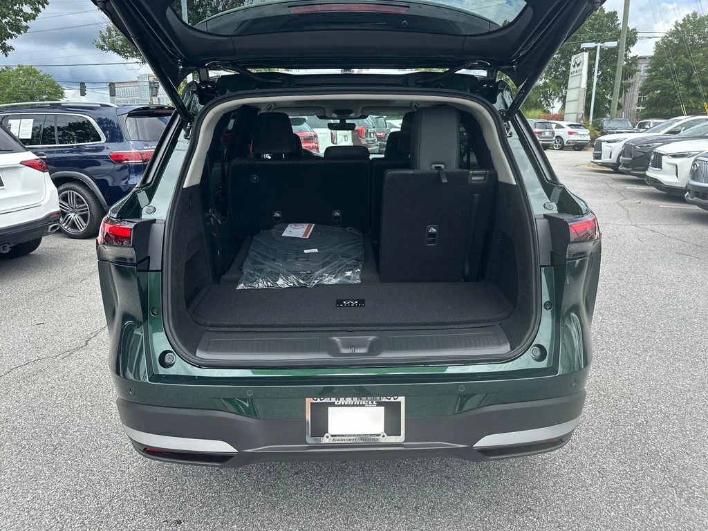 New 2027 DEEP EMERALD INFINITI Luxe FWD image 15