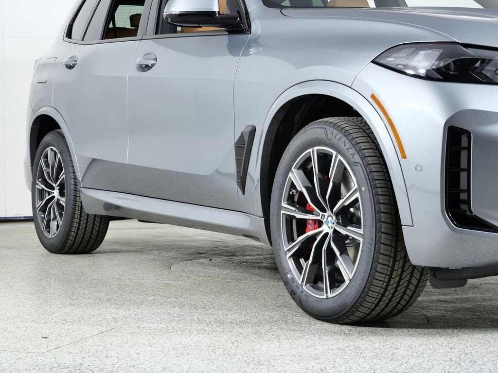 Used 2026 Skyscraper Grey Metallic BMW xDrive40i image 7