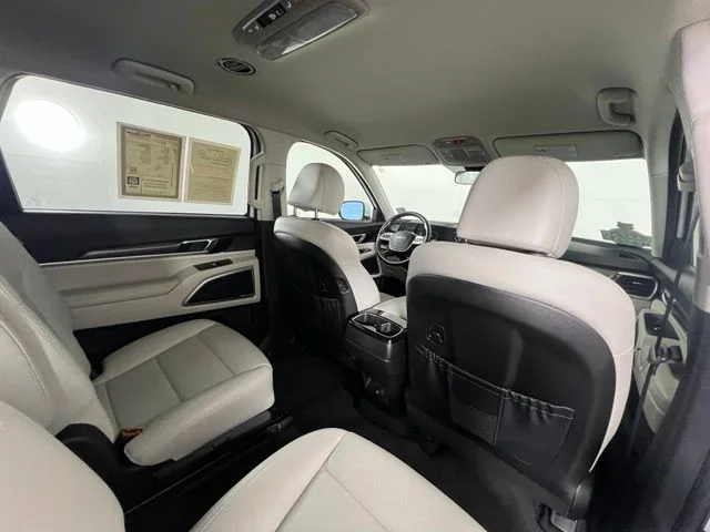 Used 2023 White Kia S image 36