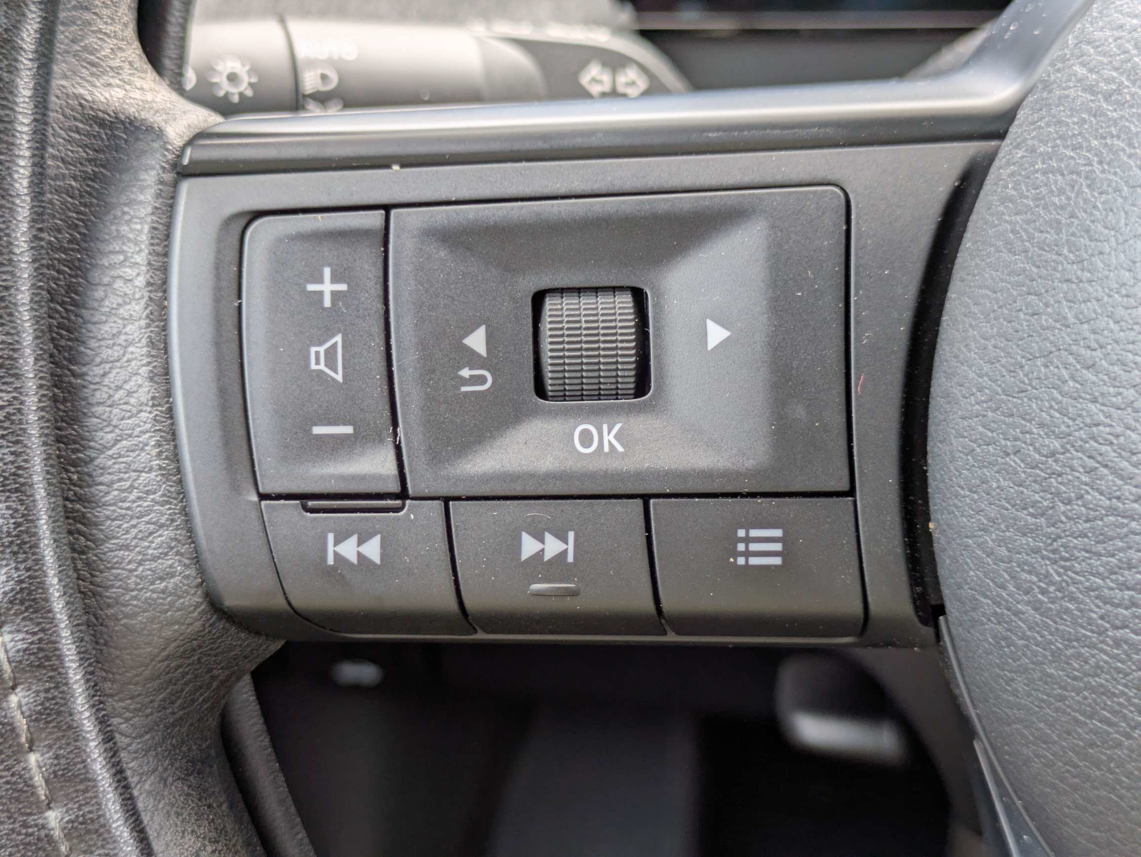 Used 2025 Brown Nissan SV image 20