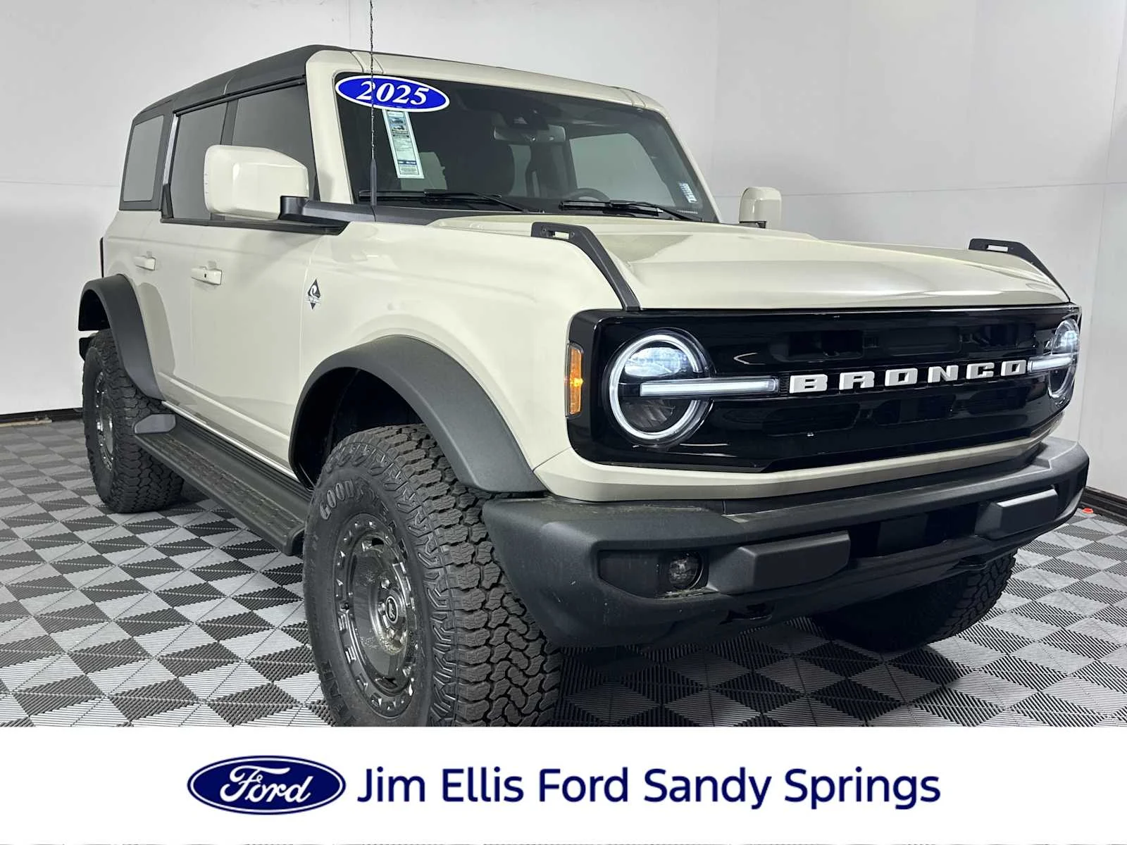 2025 Ford Bronco Outer Banks 4x4's photo