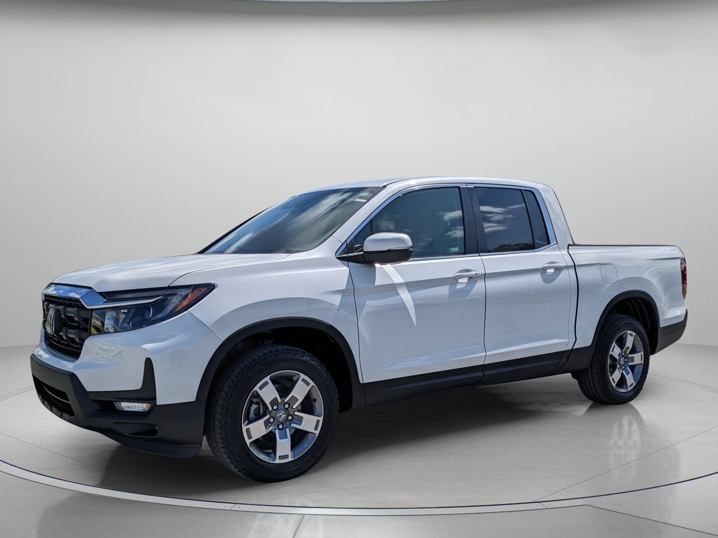 New 2026 Platinum White Pearl Honda RTL image 2